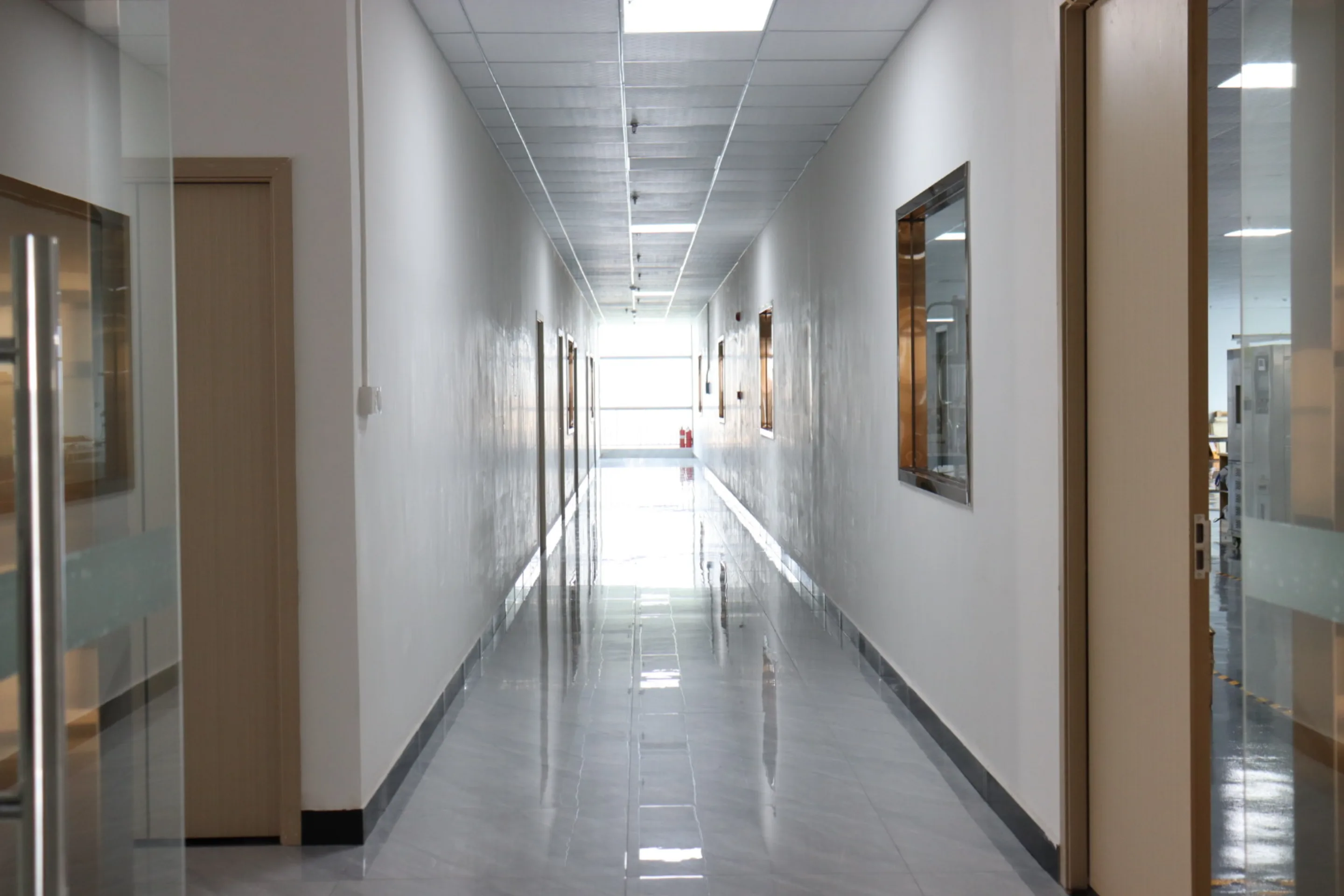 设备和人员图片