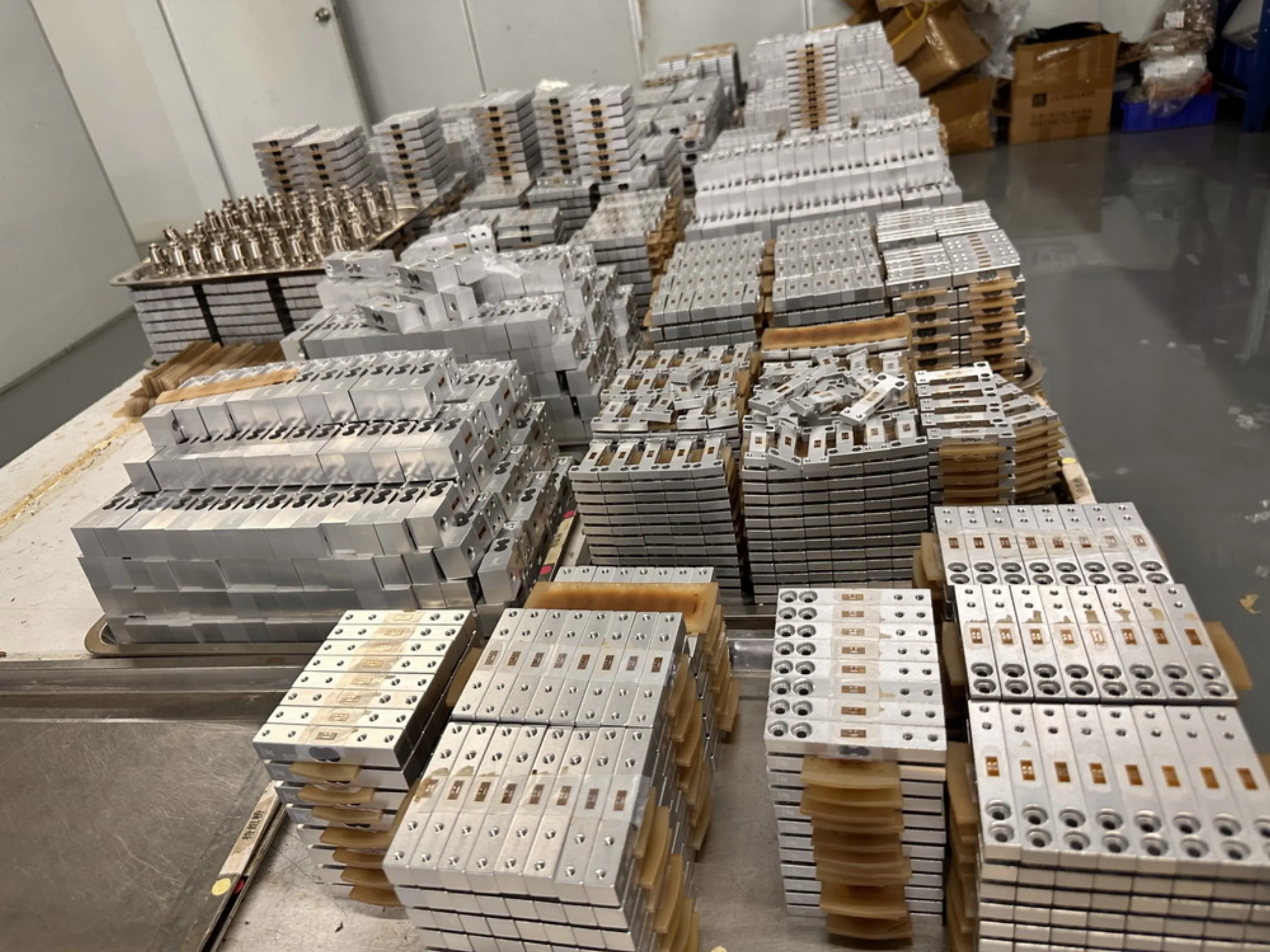 设备和人员图片