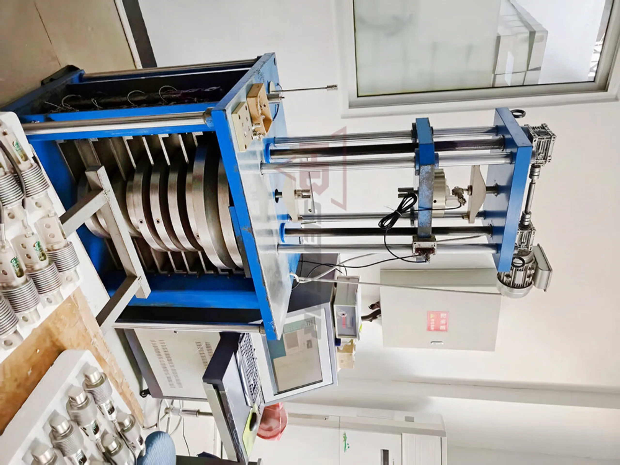 设备和人员图片