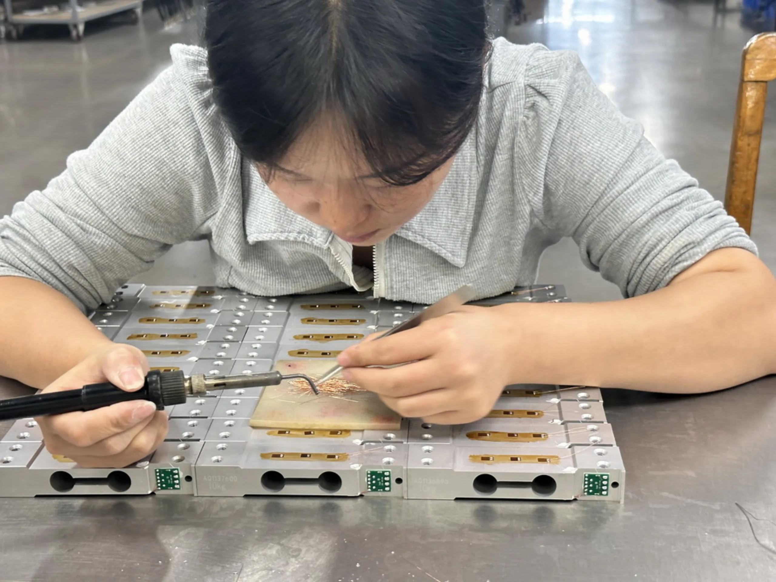 设备和人员图片