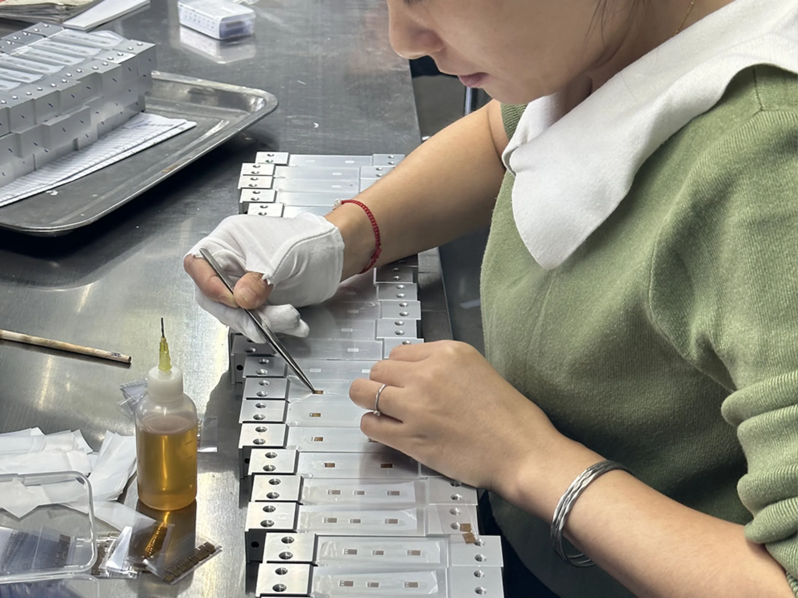 设备和人员图片